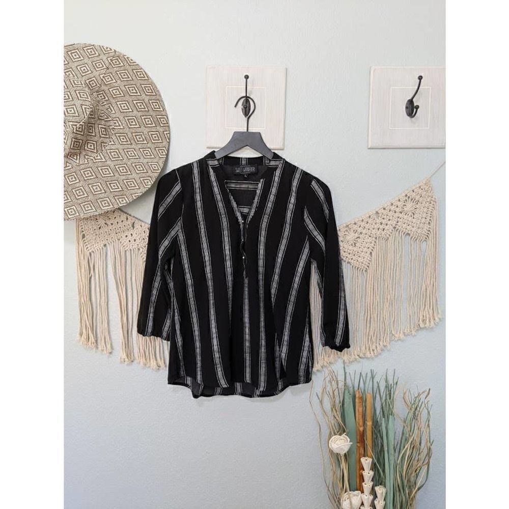 Sweet Wanderer Black and White Top
